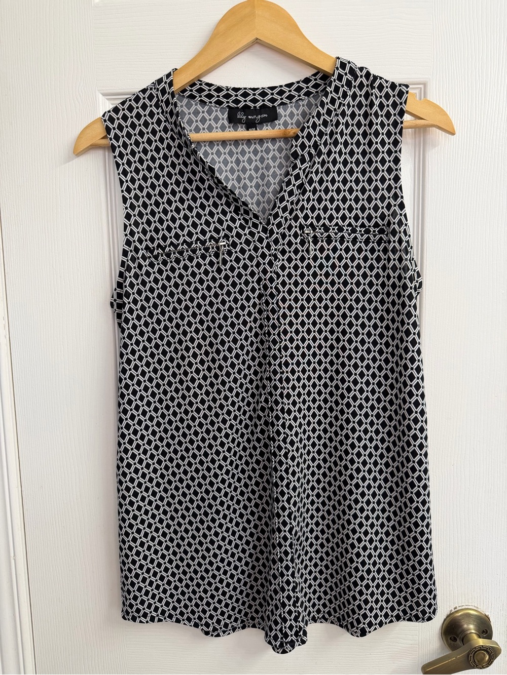 Lily Morgan Black White Geometric Top Size M Sleeveless V Neck Modern Minimalist